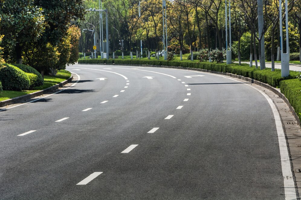 An empty road symbolizing the start of your restaurant’s search engine optimization journey